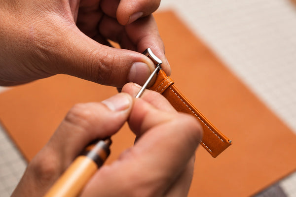 Attaching the buckle