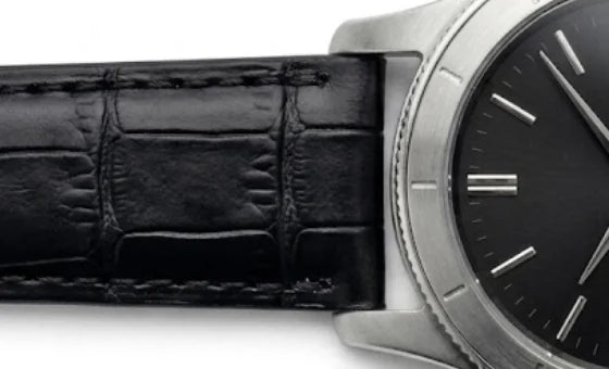 Straight end: the strap meets the watch case with a flat edge